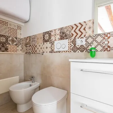 Carmencita Apartment *